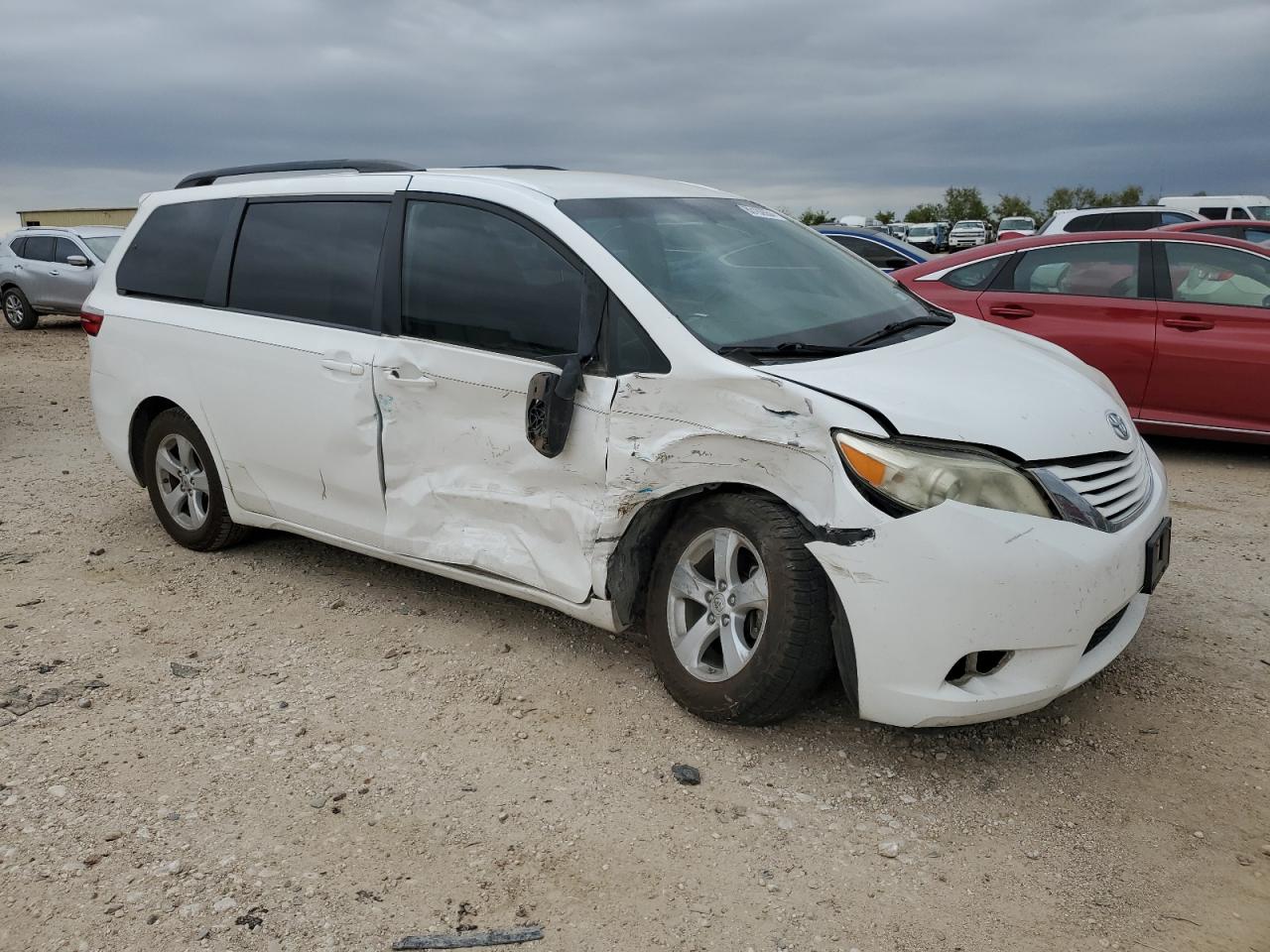 2015 Toyota Sienna VIN 5TDKK3DC0FS669769 Copart auction photo, side / front end damage thumbnail 4