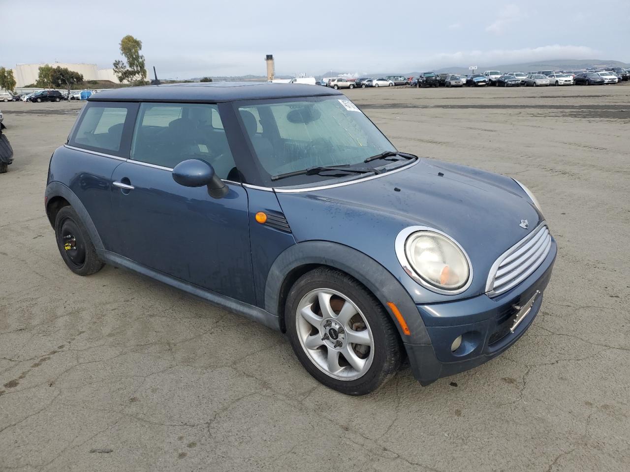 2010 MINI Cooper VIN WMWMF3C57ATU78390 Copart auction photo, minor dent/scratches damage thumbnail 4