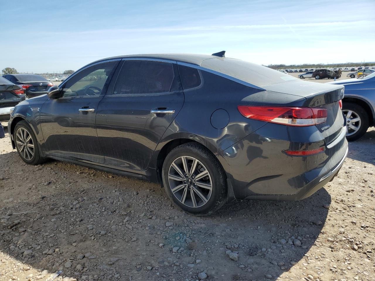 2019 KIA Optima VIN 5XXGT4L34KG330552 Copart auction photo, vandalism / minor dent/scratches damage thumbnail 2