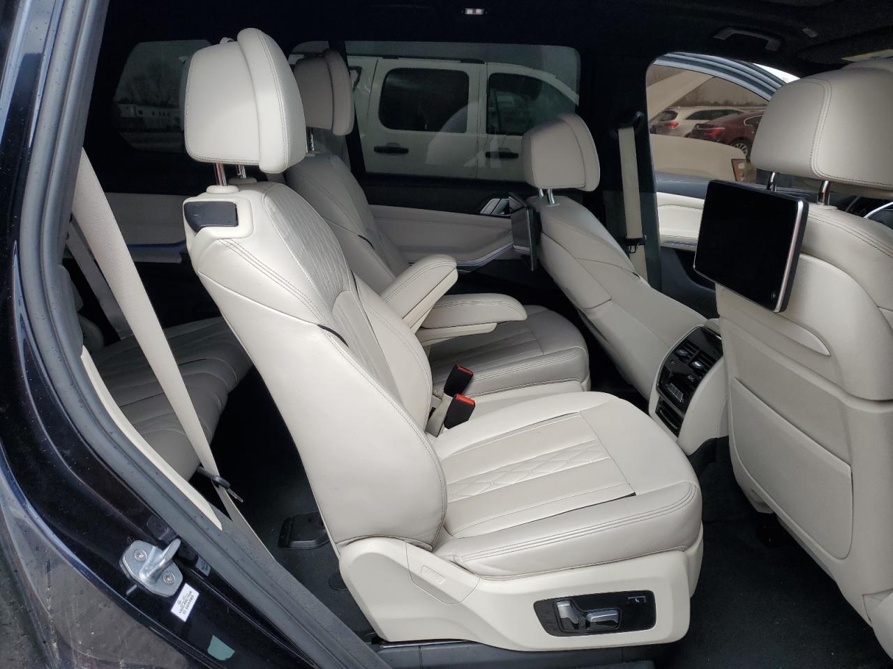 2019 BMW X7 VIN 5UXCX4C58KLB39724 Copart auction photo, front end / minor dent/scratches damage thumbnail 11