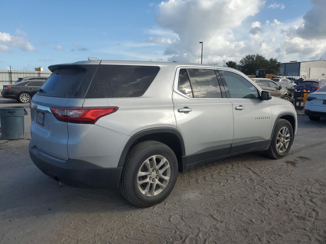 2019 Chevrolet Traverse VIN 1GNERFKW1KJ130308 Copart auction photo, water/flood damage thumbnail 3