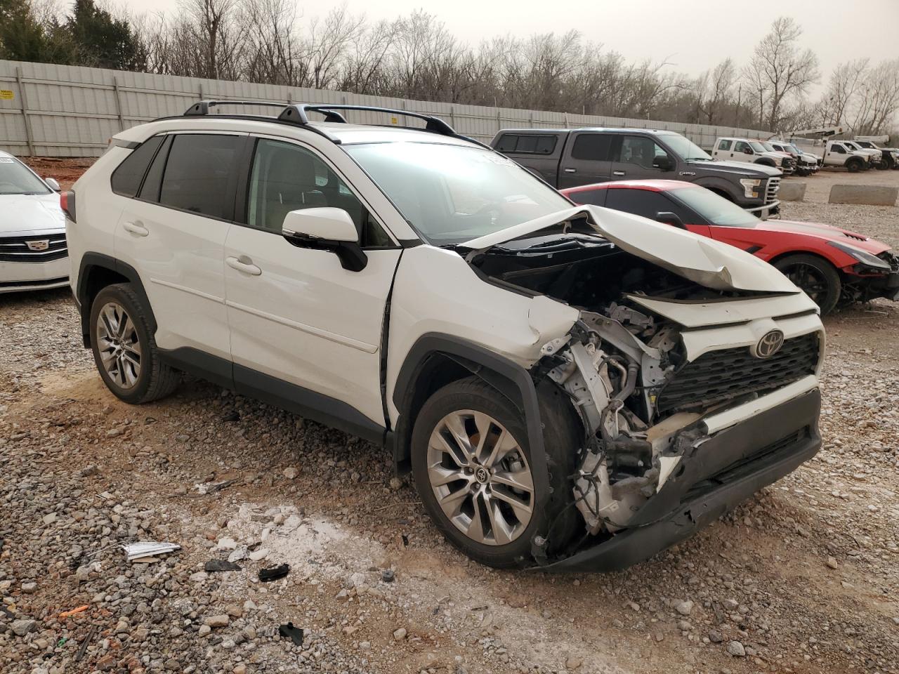 2021 Toyota RAV 4 VIN 2T3C1RFV0MW141833 Copart auction photo, front end / minor dent/scratches damage thumbnail 4