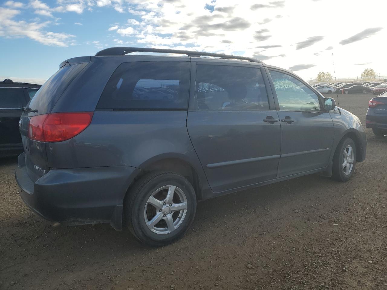 2008 Toyota Sienna VIN 5TDZK29C48S154729 Copart auction photo, front end / undercarriage damage thumbnail 3