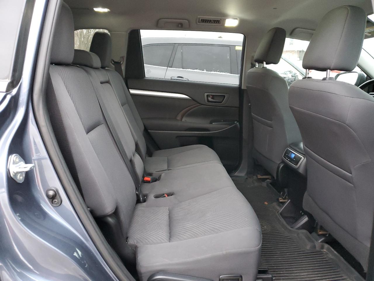 2019 Toyota Highlander VIN 5TDBZRFH0KS735609 Copart auction photo, side / front end damage thumbnail 11