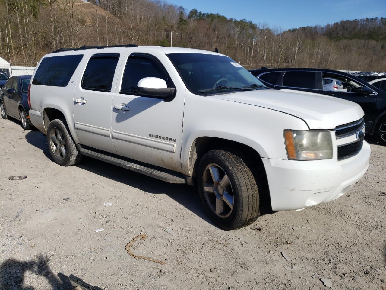 2010 Chevrolet Suburban VIN 1GNUKJE3XAR260589 Copart auction photo, side damage thumbnail 4