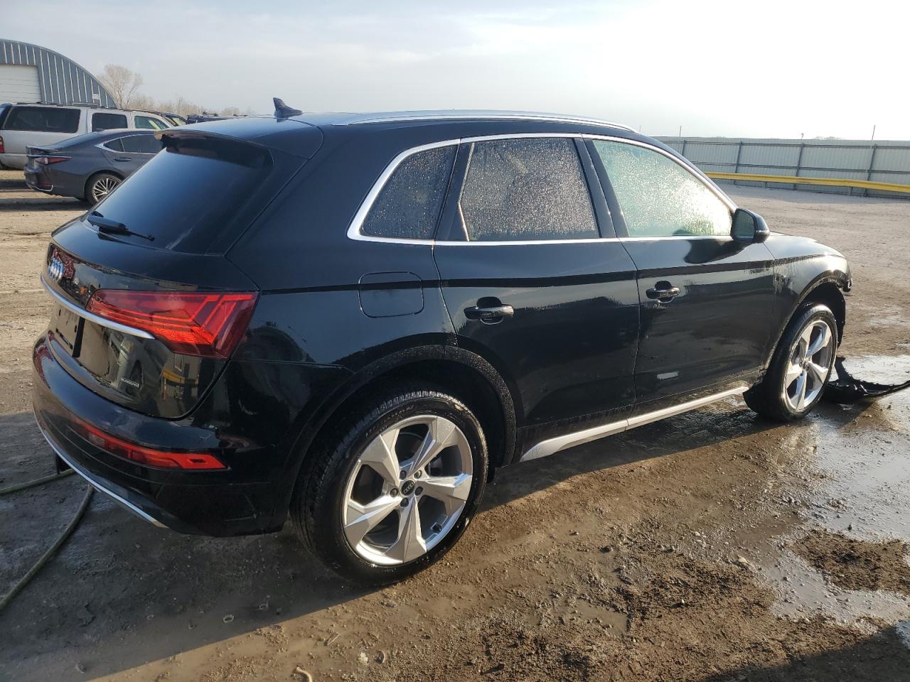 2021 Audi Q5 VIN WA1BAAFY5M2127307 Copart auction photo, front end / side damage thumbnail 3