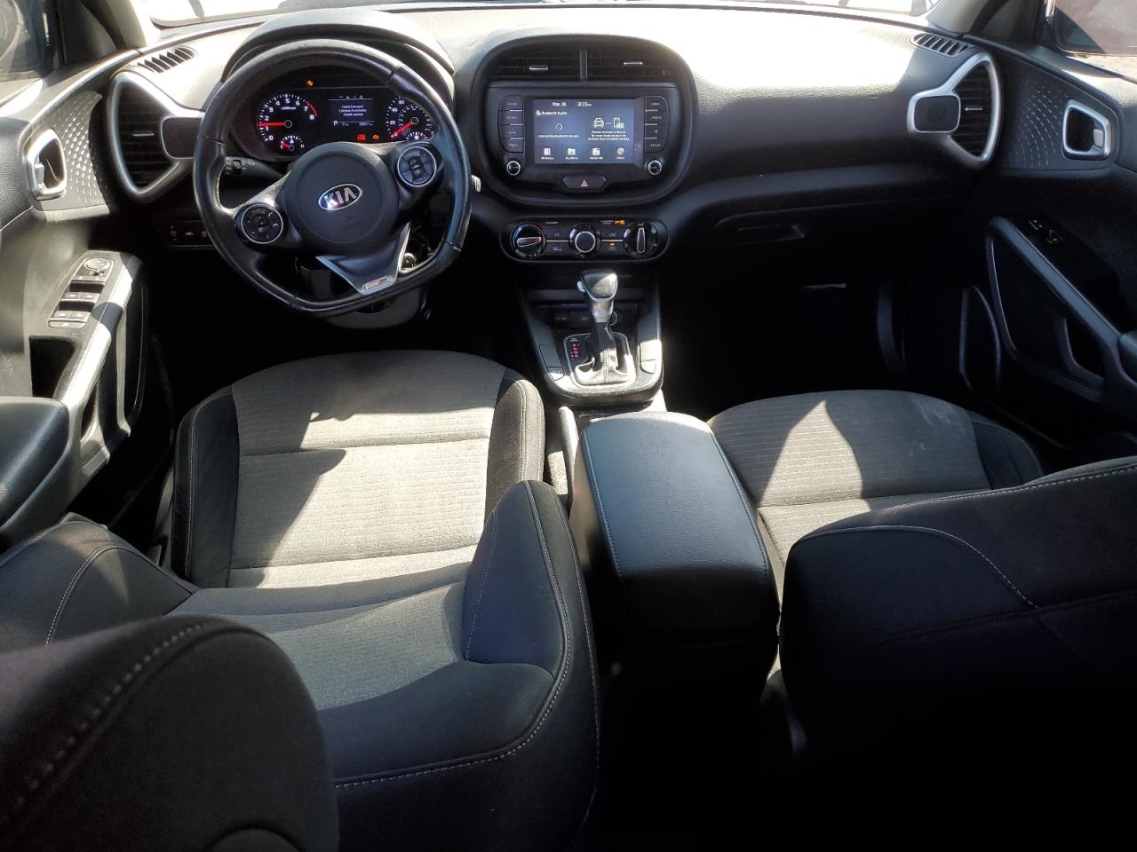 2020 KIA Soul VIN KNDJ63AU3L7059092 Copart auction photo, vandalism / stripped damage thumbnail 8