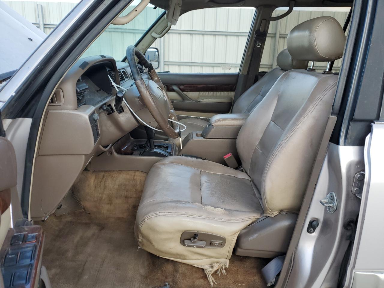1997 Lexus LX VIN JT6HJ88J4V0172381 Copart auction photo, front end / minor dent/scratches damage thumbnail 7