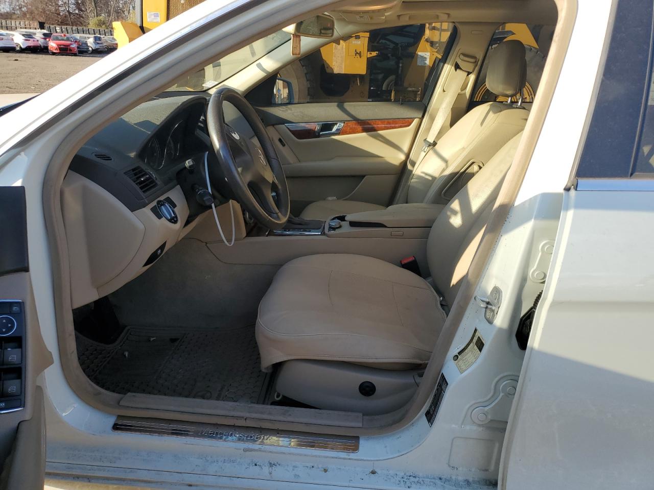 2010 Mercedes-Benz C-klasse VIN WDDGF8BB9AR131165 Copart auction photo, front end / minor dent/scratches damage thumbnail 7