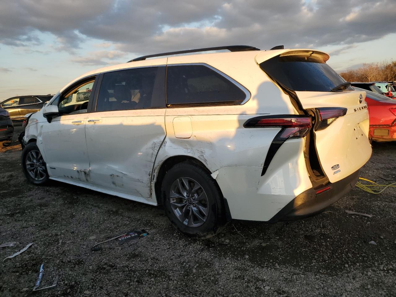 2021 Toyota Sienna VIN 5TDYSKFCXMS026652 Copart auction photo, all over damage thumbnail 2