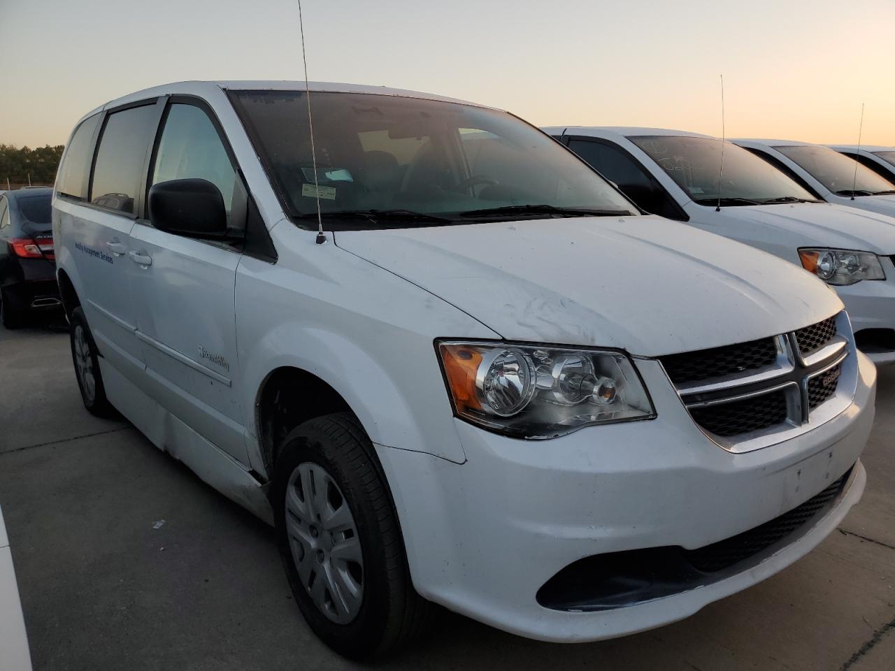 2017 Dodge Caravan VIN 2C4RDGBG3HR784206 Copart auction photo, minor dent/scratches damage thumbnail 4