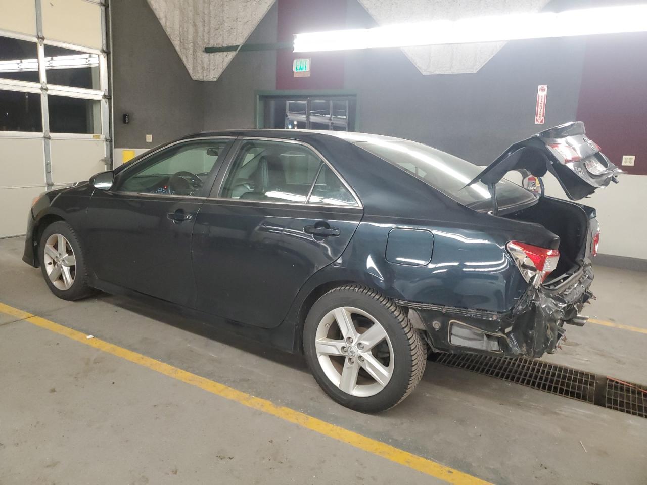 2014 Toyota Camry VIN 4T1BF1FK4EU306569 Copart auction photo, rear end / minor dent/scratches damage thumbnail 2