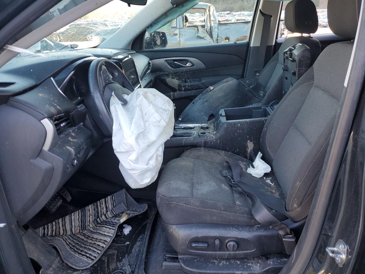 2019 Chevrolet Traverse VIN 1GNEVGKW0KJ155198 Copart auction photo, front end / side damage thumbnail 7