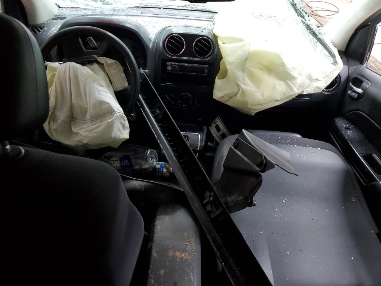 2009 Jeep Compass VIN 1J8FF47B19D137339 Copart auction photo, rollover / undercarriage damage thumbnail 8