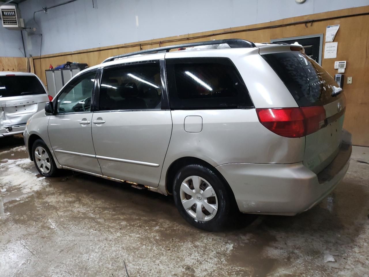 2004 Toyota Sienna VIN 5TDZA23C64S188628 Copart auction photo, front end / minor dent/scratches damage thumbnail 2