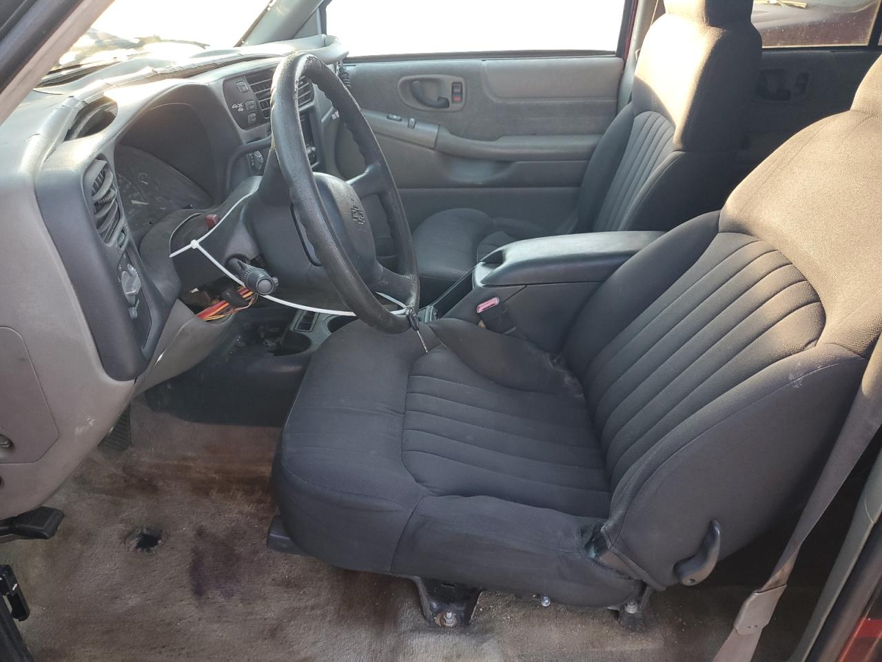 2000 Chevrolet Blazer VIN 1GNCS13W7Y2207022 Copart auction photo, top/roof / minor dent/scratches damage thumbnail 7