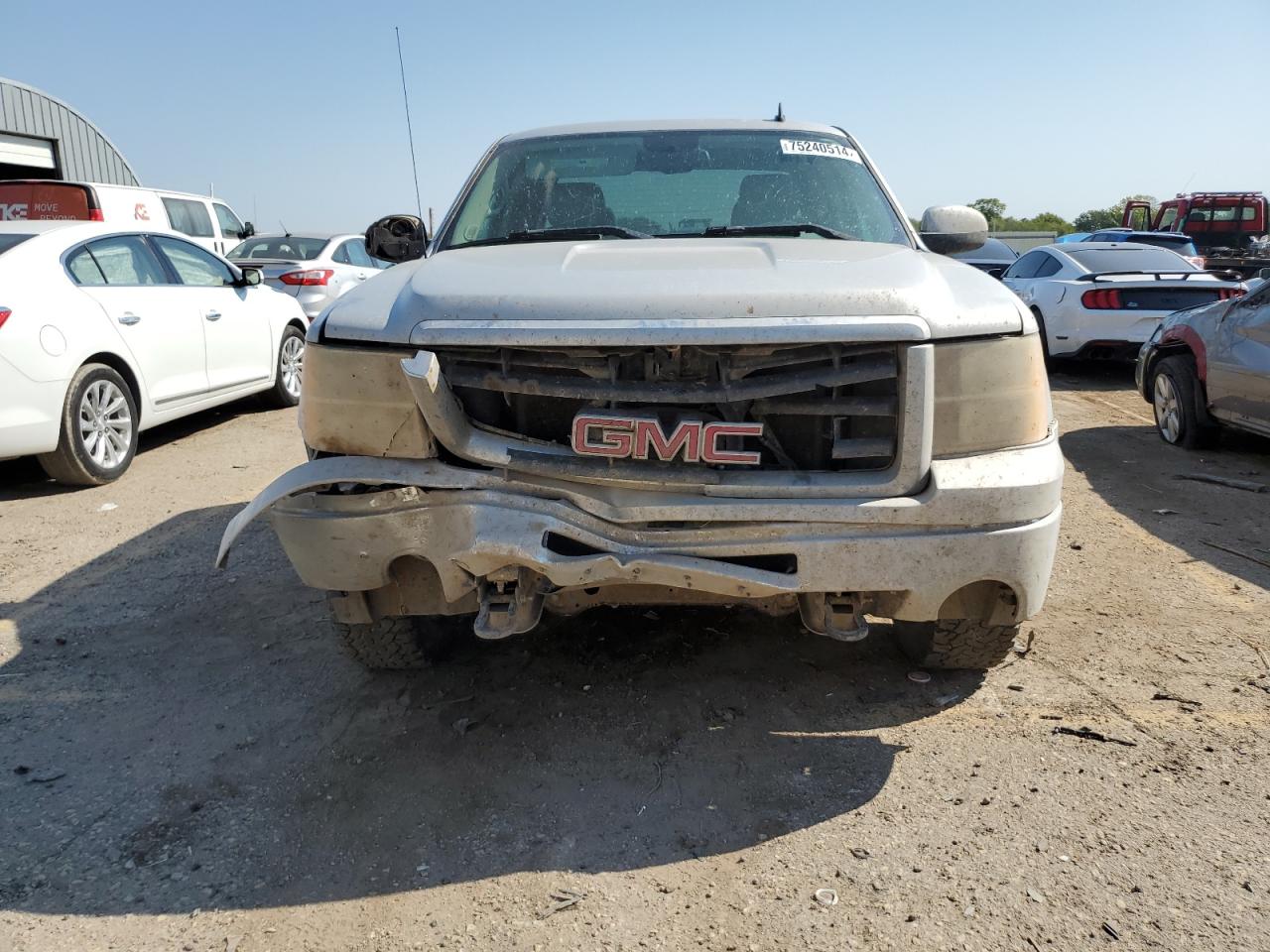2011 GMC Sierra VIN 1GTR2WE37BZ422756 Copart auction photo, front end / side damage thumbnail 5