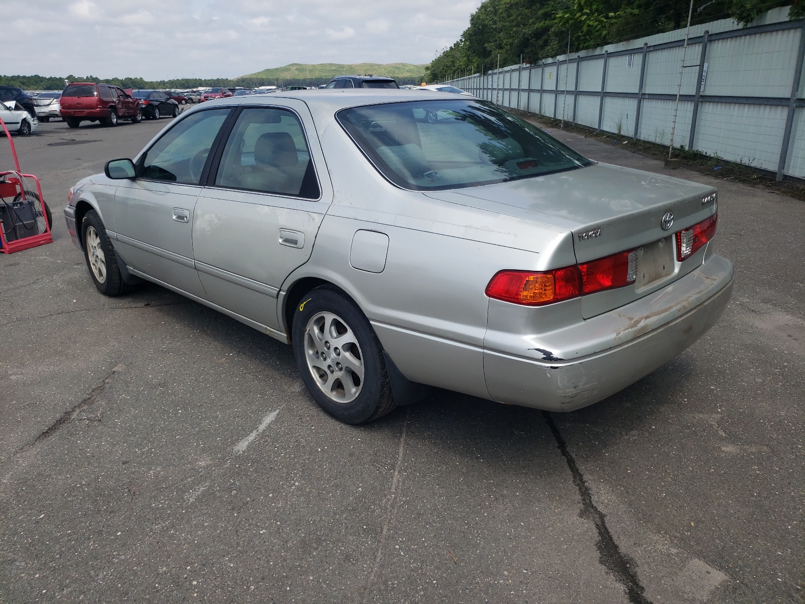 2000 Toyota Camry VIN 4T1BG28K2YU687262 Copart auction photo, front end / side damage thumbnail 3