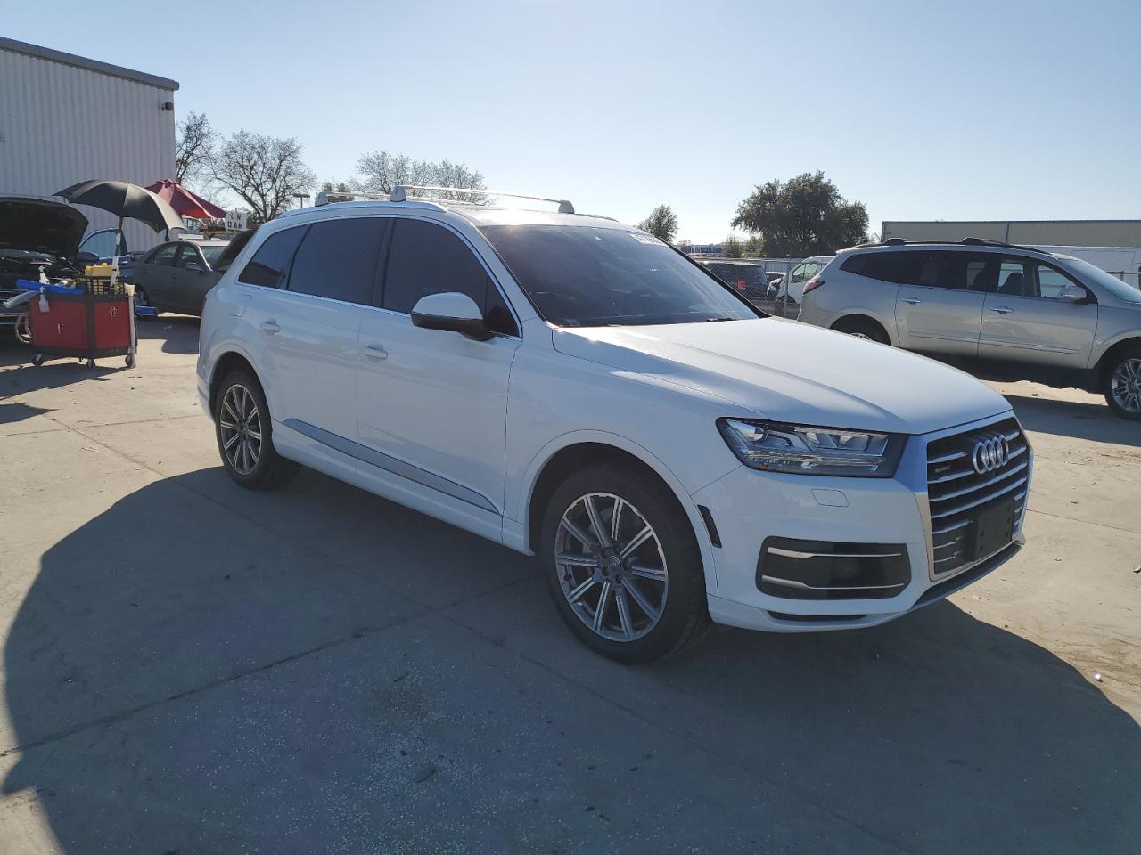 2017 Audi Q7 VIN WA1LAAF72HD037439 Copart auction photo, minor dent/scratches damage thumbnail 4