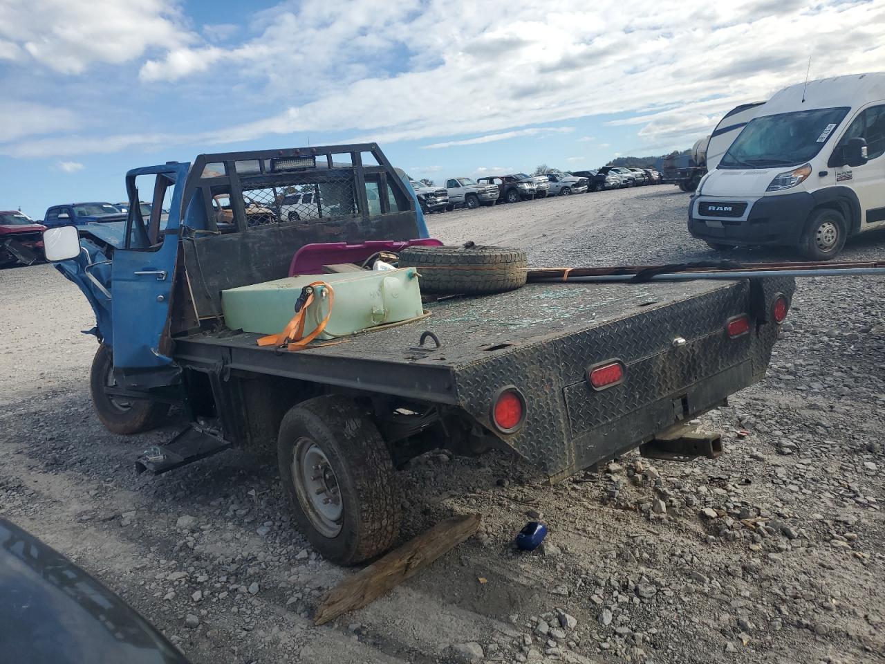 1987 Ford F250 VIN 1FTEF26N4HNB20059 Copart auction photo, all over damage thumbnail 2