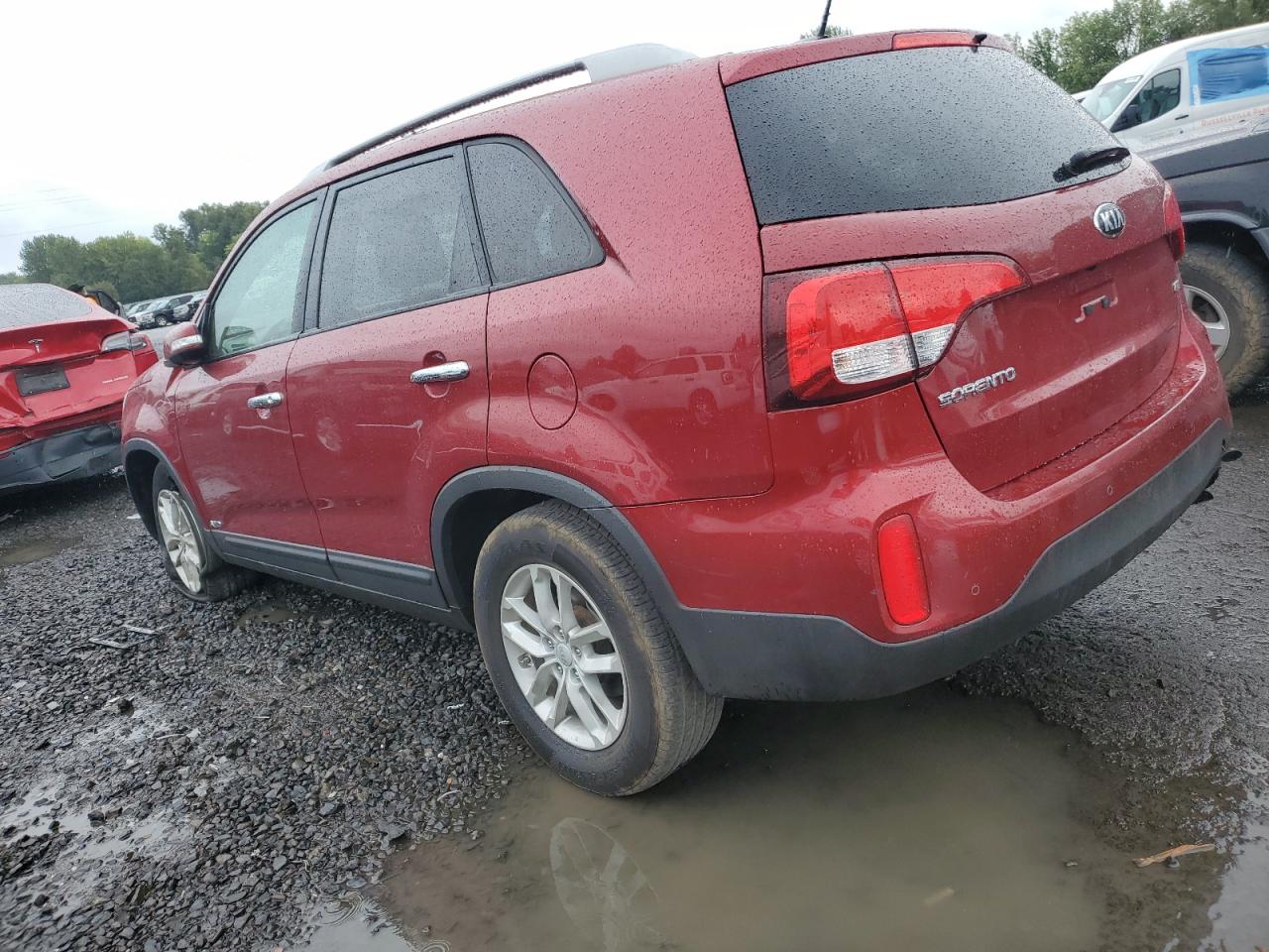 2015 KIA Sorento VIN 5XYKTCA61FG560570 Copart auction photo, undercarriage / rear end damage thumbnail 2