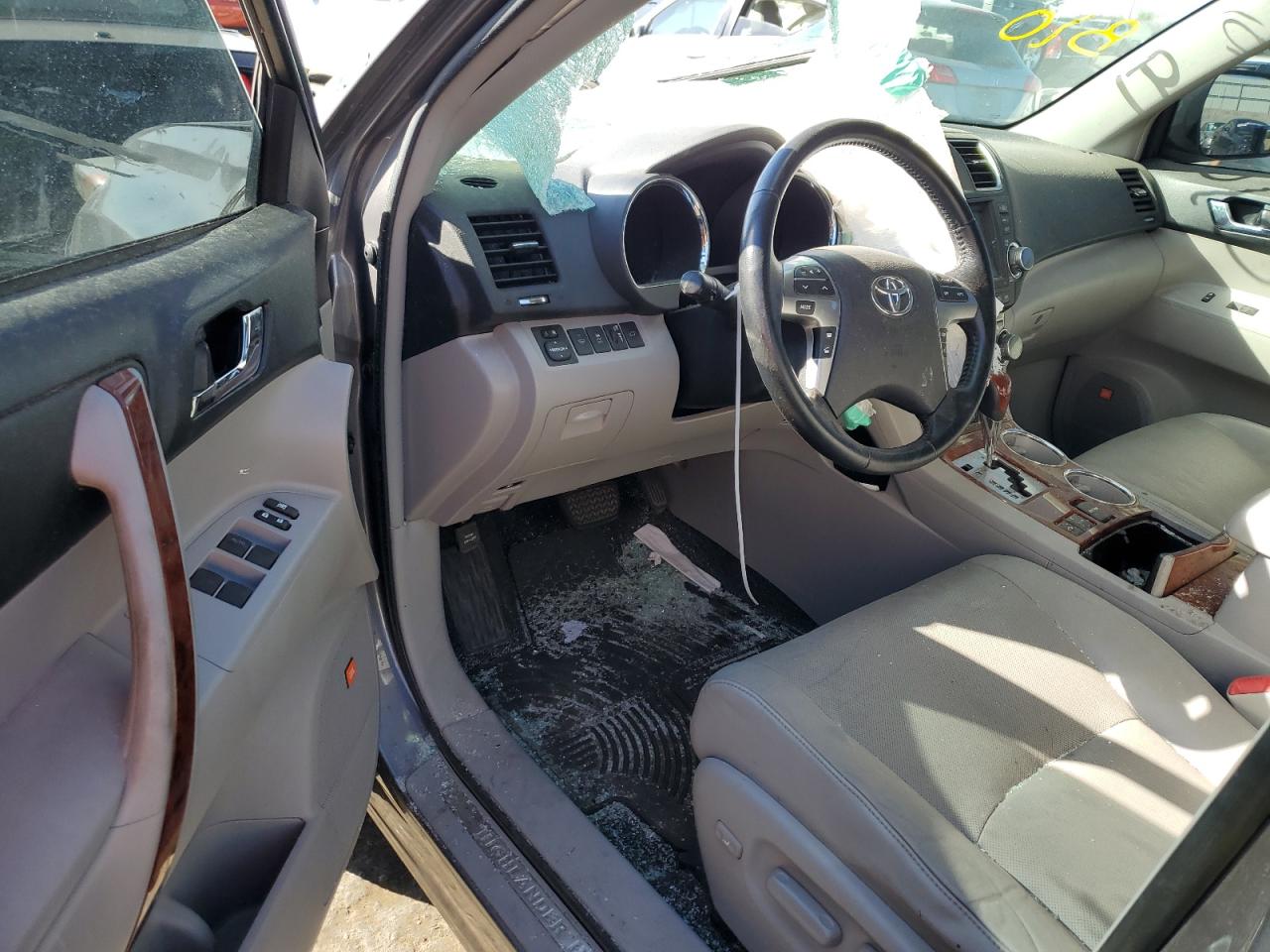 2011 Toyota Highlander VIN JTEDC3EH4B2000224 Copart auction photo, water/flood / side damage thumbnail 8