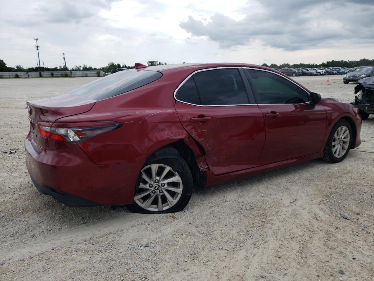 2021 Toyota Camry VIN 4T1C11AKXMU598351 Copart auction photo, side / minor dent/scratches damage thumbnail 3