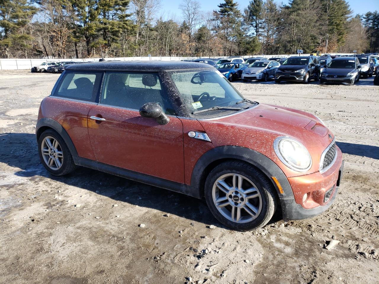2011 MINI Cooper VIN WMWSV3C54BTY10975 Copart auction photo, minor dent/scratches damage thumbnail 4