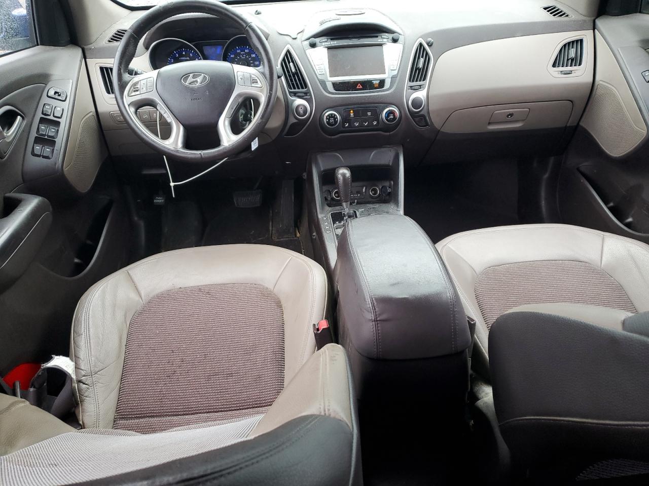 2011 Hyundai Tucson VIN KM8JU3AC1BU243570 Copart auction photo, rear end / minor dent/scratches damage thumbnail 8
