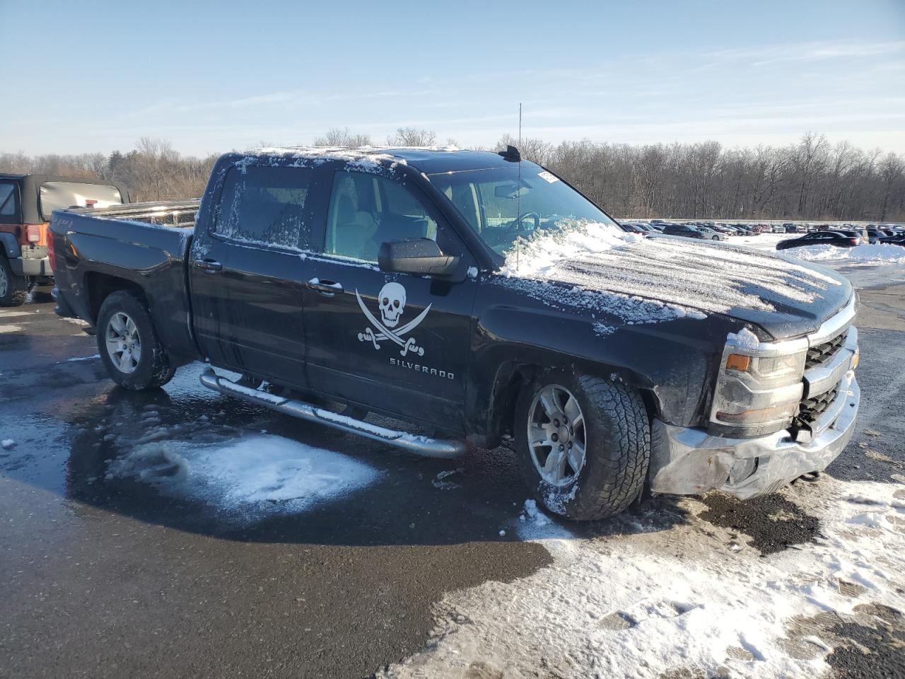 2018 Chevrolet Silverado VIN 3GCUKREC4JG588677 Copart auction photo, front end / minor dent/scratches damage thumbnail 4