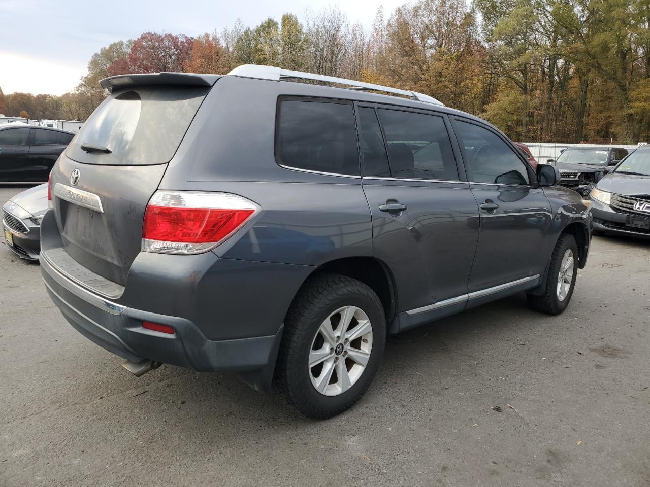 2011 Toyota Highlander VIN 5TDZA3EH4BS017047 Copart auction photo, front end / frame damage damage thumbnail 3