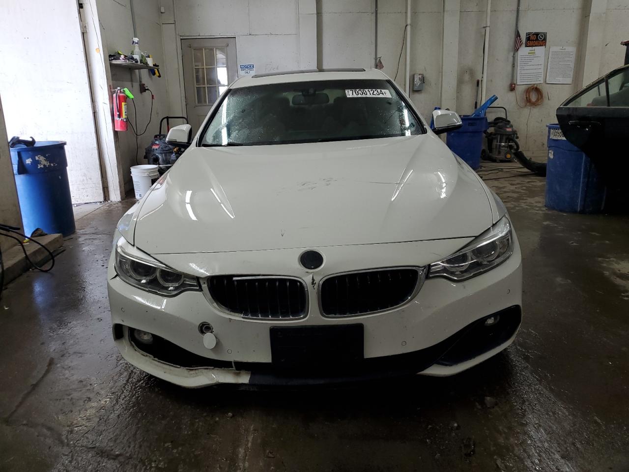 2017 BMW 4er VIN WBA4F9C37HG812826 Copart auction photo, undercarriage / minor dent/scratches damage thumbnail 5