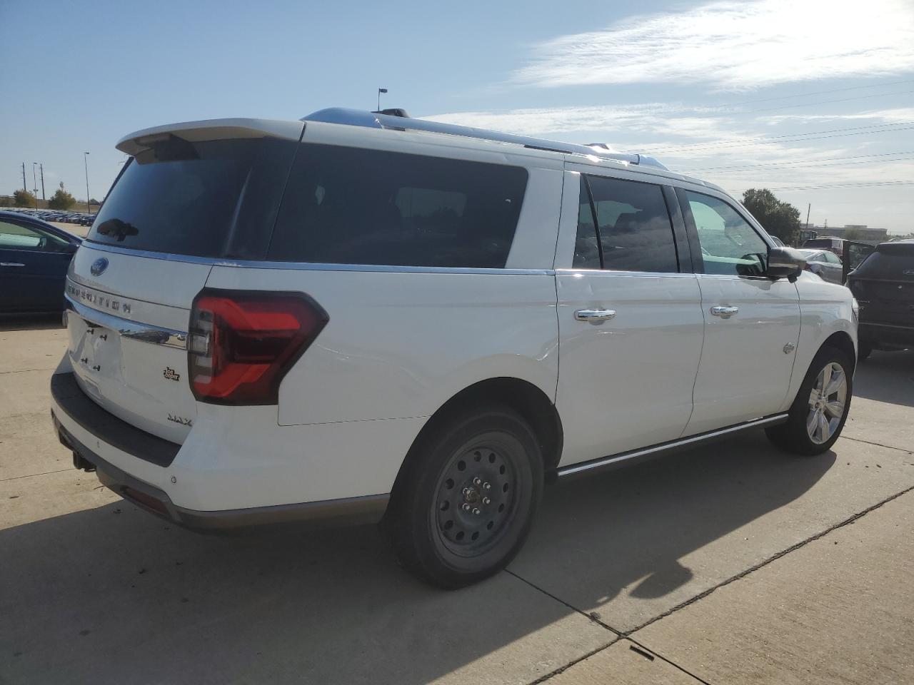 2023 Ford Expedition VIN 1FMJK1P83PEA01832 Copart auction photo, hail / minor dent/scratches damage thumbnail 3
