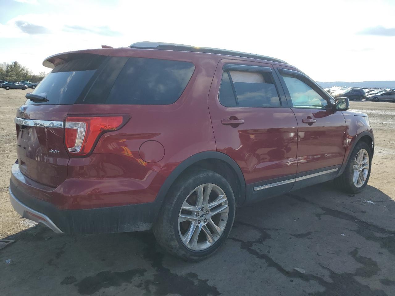 2016 Ford Explorer VIN 1FM5K8D82GGB30583 Copart auction photo, front end / undercarriage damage thumbnail 3