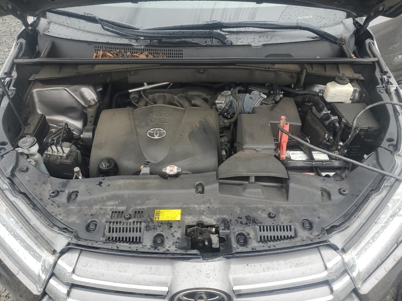 2018 Toyota Highlander VIN 5TDDZRFH8JS497175 Copart auction photo, front end / side damage thumbnail 11