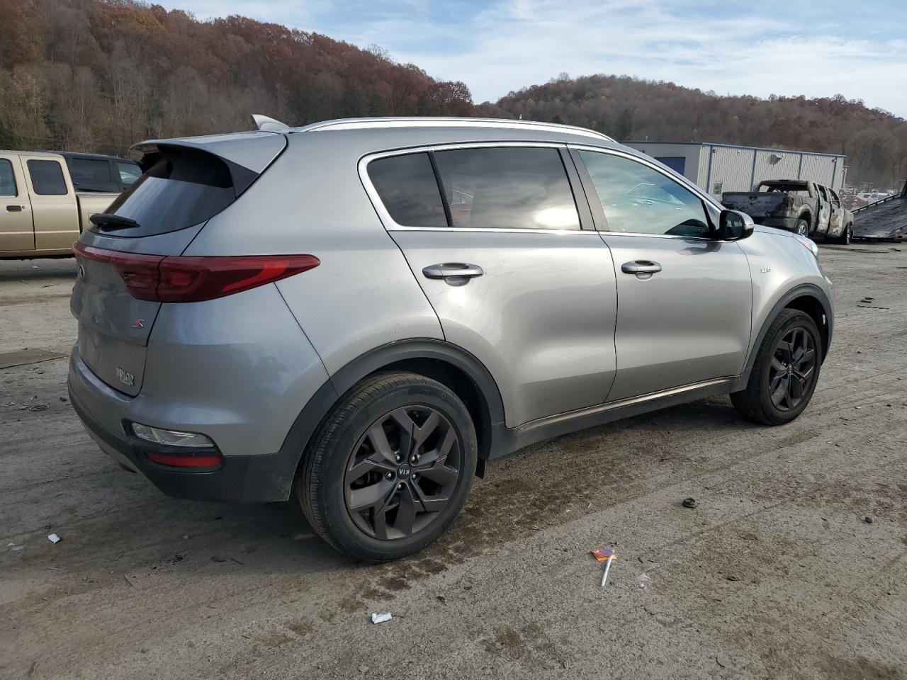 2020 KIA Sportage VIN KNDP6CAC9L7793768 Copart auction photo, all over damage thumbnail 3