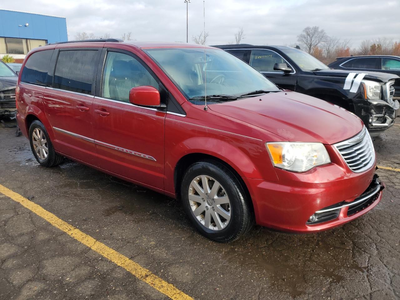 2014 Chrysler Town & Country VIN 2C4RC1BGXER163797 Copart auction photo, front end / side damage thumbnail 4