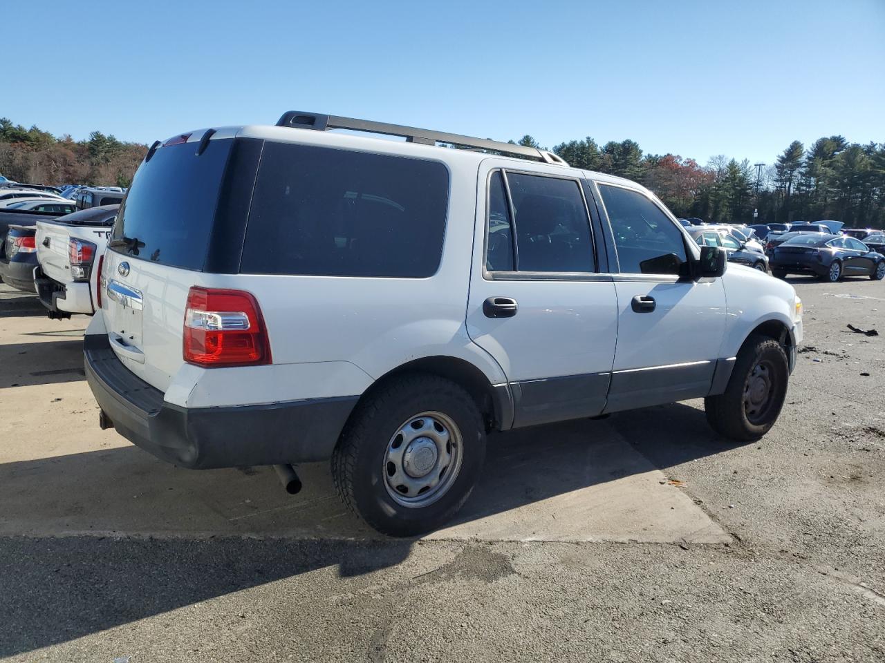2014 Ford Expedition VIN 1FMJU1G54EEF63235 Copart auction photo, front end / minor dent/scratches damage thumbnail 3