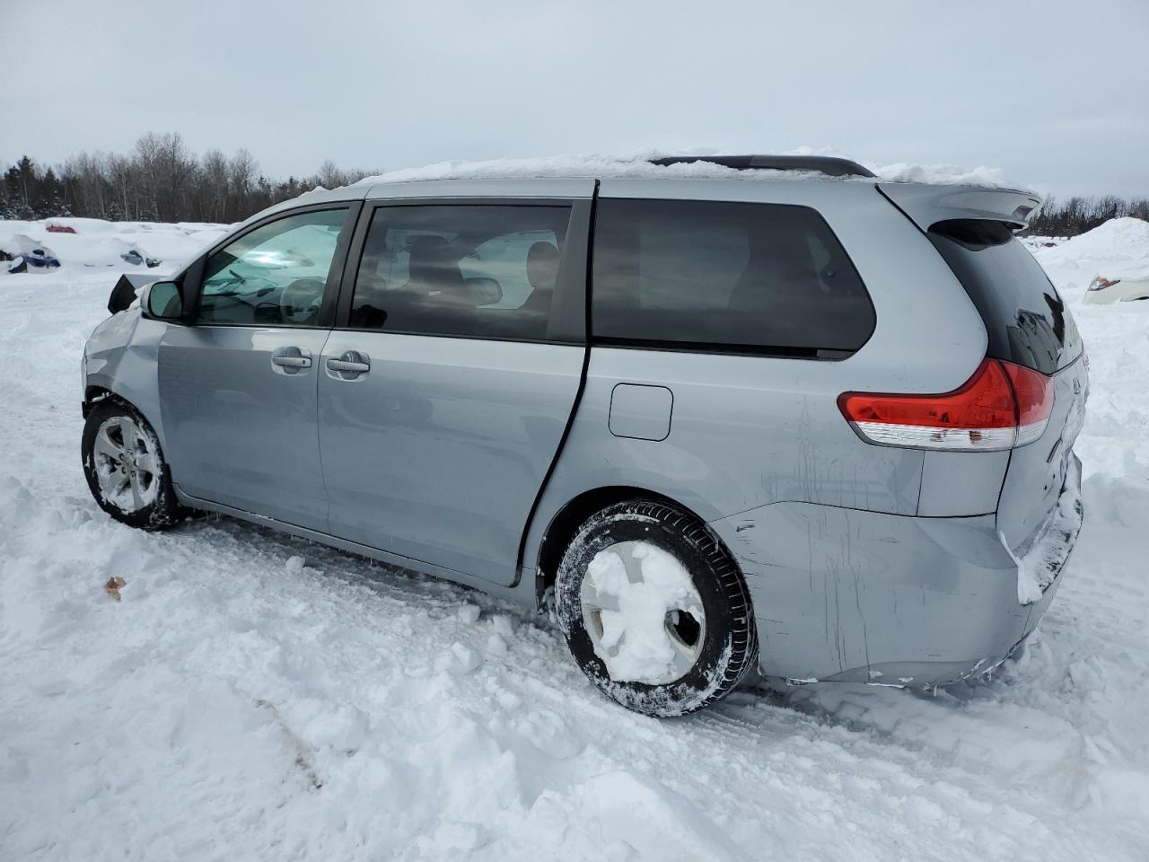 2011 Toyota Sienna VIN 5TDKK3DC3BS058869 Copart auction photo, front end / side damage thumbnail 2