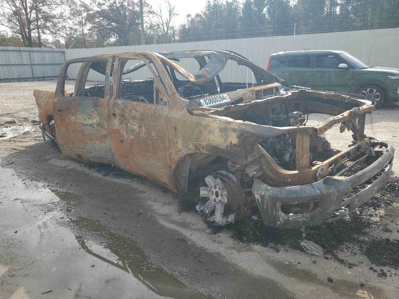 2019 RAM 1500 VIN 1C6SRFKT9KN518291 Copart auction photo, burn damage thumbnail 4