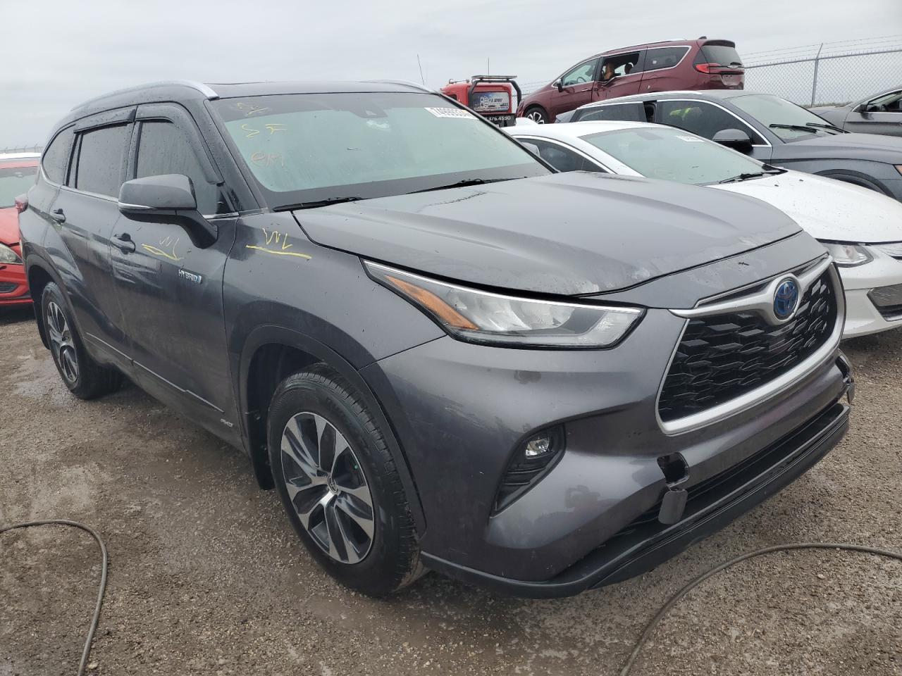2020 Toyota Highlander VIN 5TDHBRCH3LS510086 Copart auction photo, water/flood / minor dent/scratches damage thumbnail 4