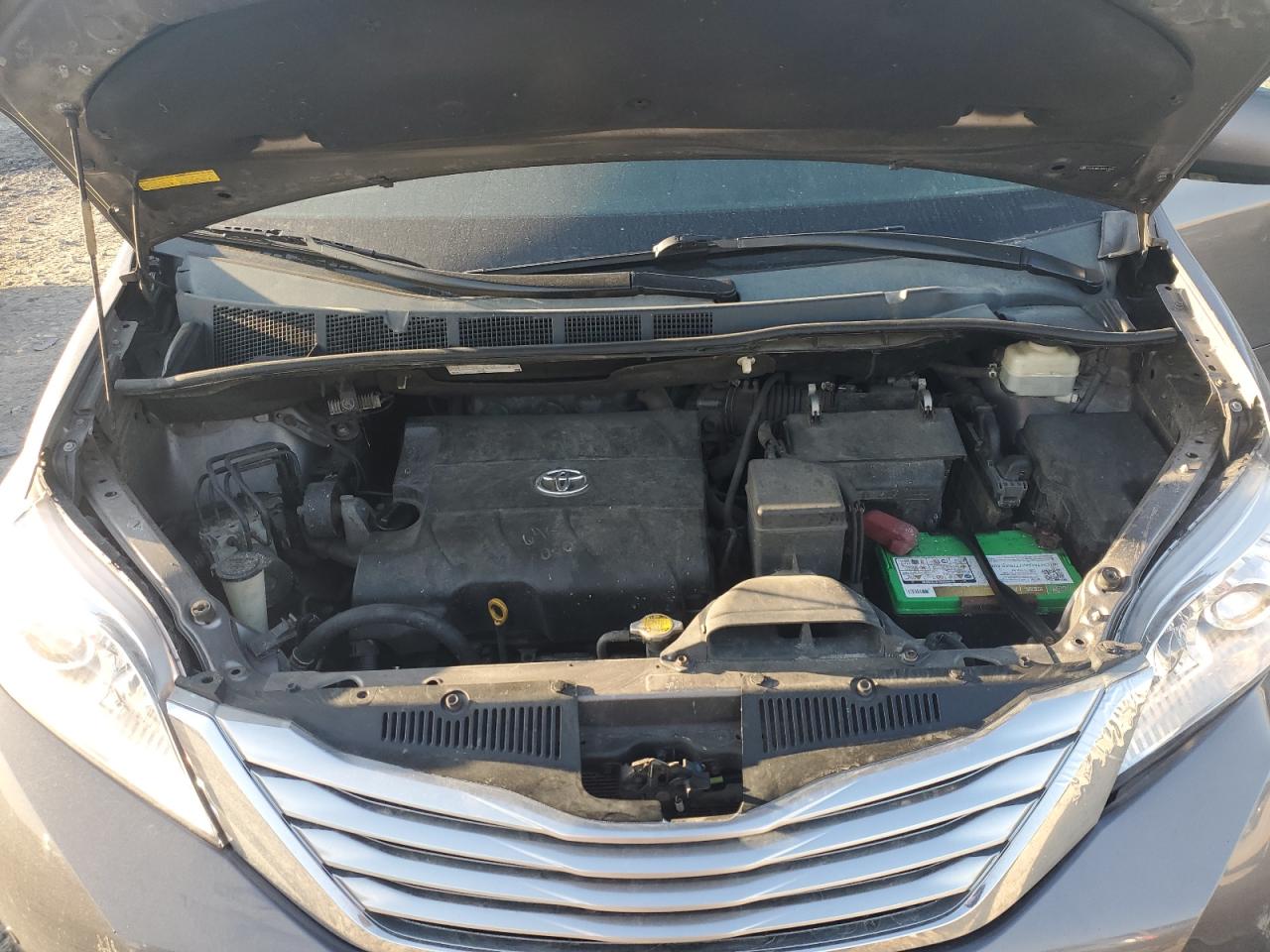 2011 Toyota Sienna VIN 5TDYK3DC7BS013640 Copart auction photo, front end damage thumbnail 12