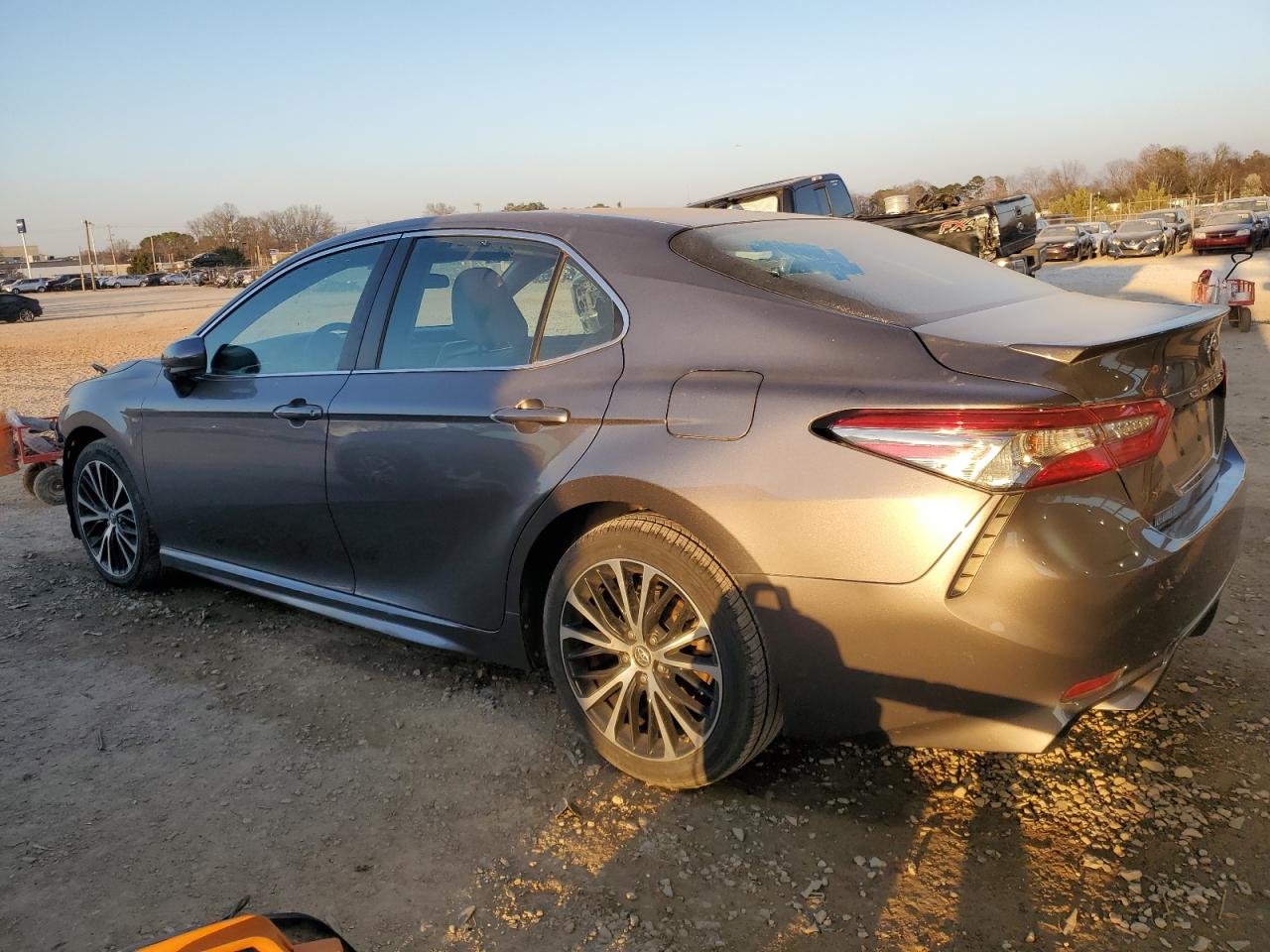 2018 Toyota Camry VIN 4T1B11HK0JU140606 Copart auction photo, front end / side damage thumbnail 2