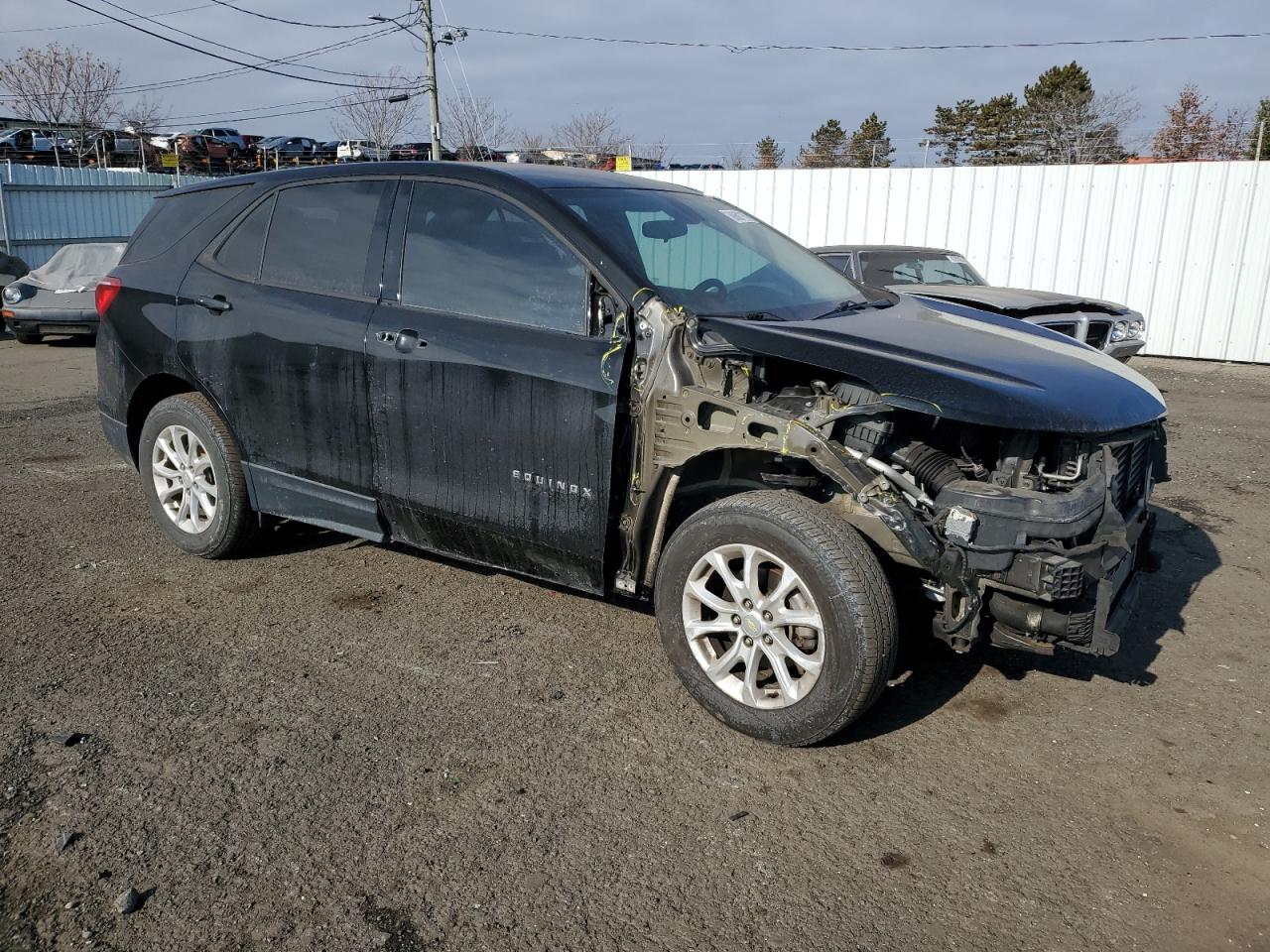 2018 Chevrolet Equinox VIN 2GNAXREV5J6276425 Copart auction photo, front end / side damage thumbnail 4