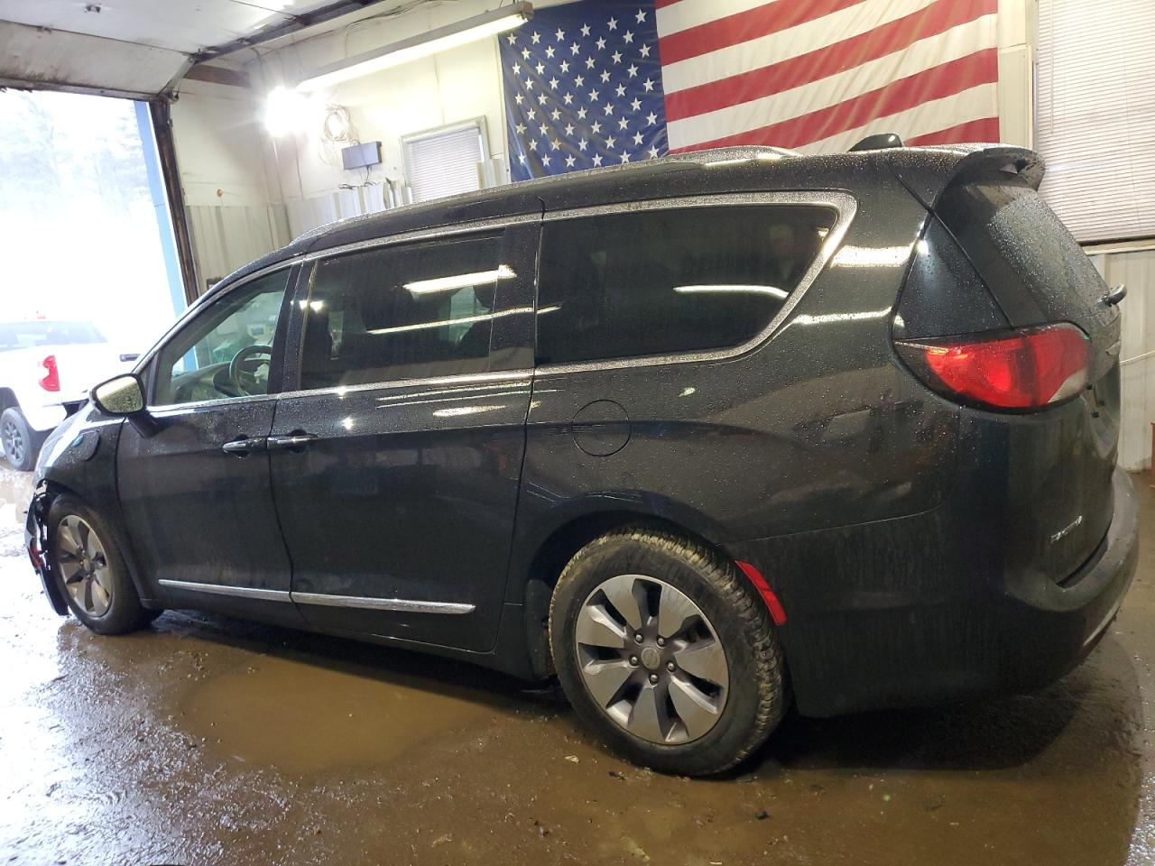 2019 Chrysler Pacifica VIN 2C4RC1N77KR630245 Copart auction photo, front end / minor dent/scratches damage thumbnail 2