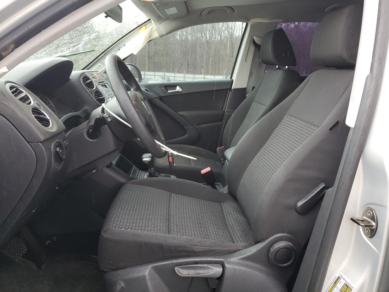 2010 Volkswagen Tiguan VIN WVGAV7AX6AW520952 Copart auction photo, rollover / mechanical damage thumbnail 7