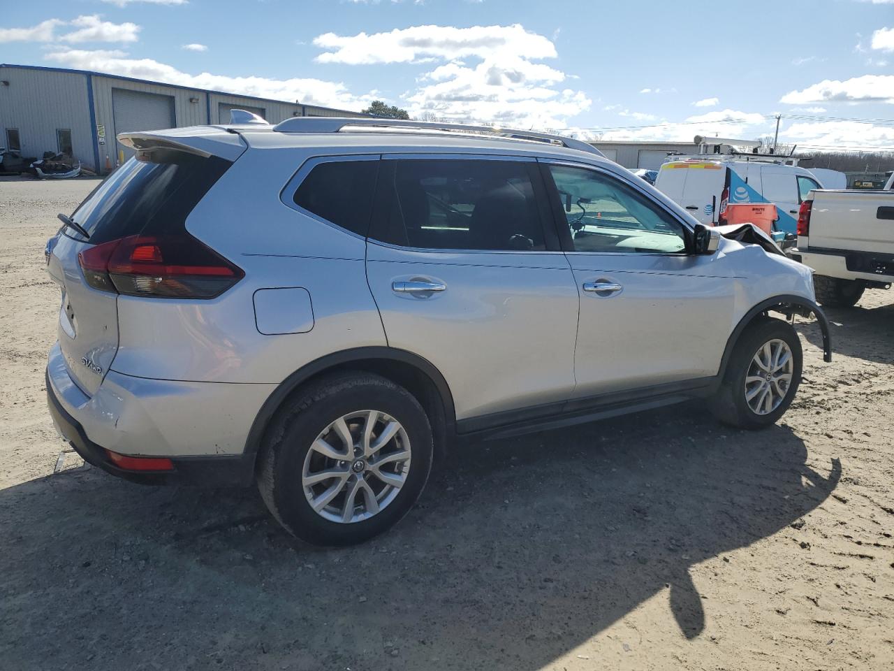2018 Nissan Rogue VIN 5N1AT2MVXJC709012 Copart auction photo, front end / minor dent/scratches damage thumbnail 3