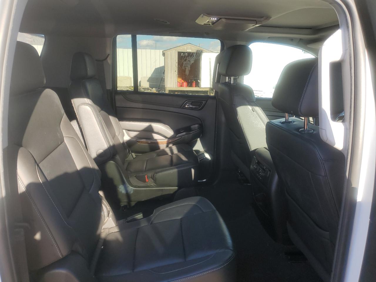 2019 Chevrolet Suburban VIN 1GNSKHKC0KR253379 Copart auction photo, front end / side damage thumbnail 11