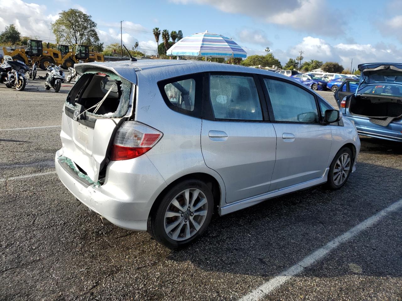 2013 Honda Fit VIN JHMGE8H58DC055894 Copart auction photo, rear end / side damage thumbnail 3