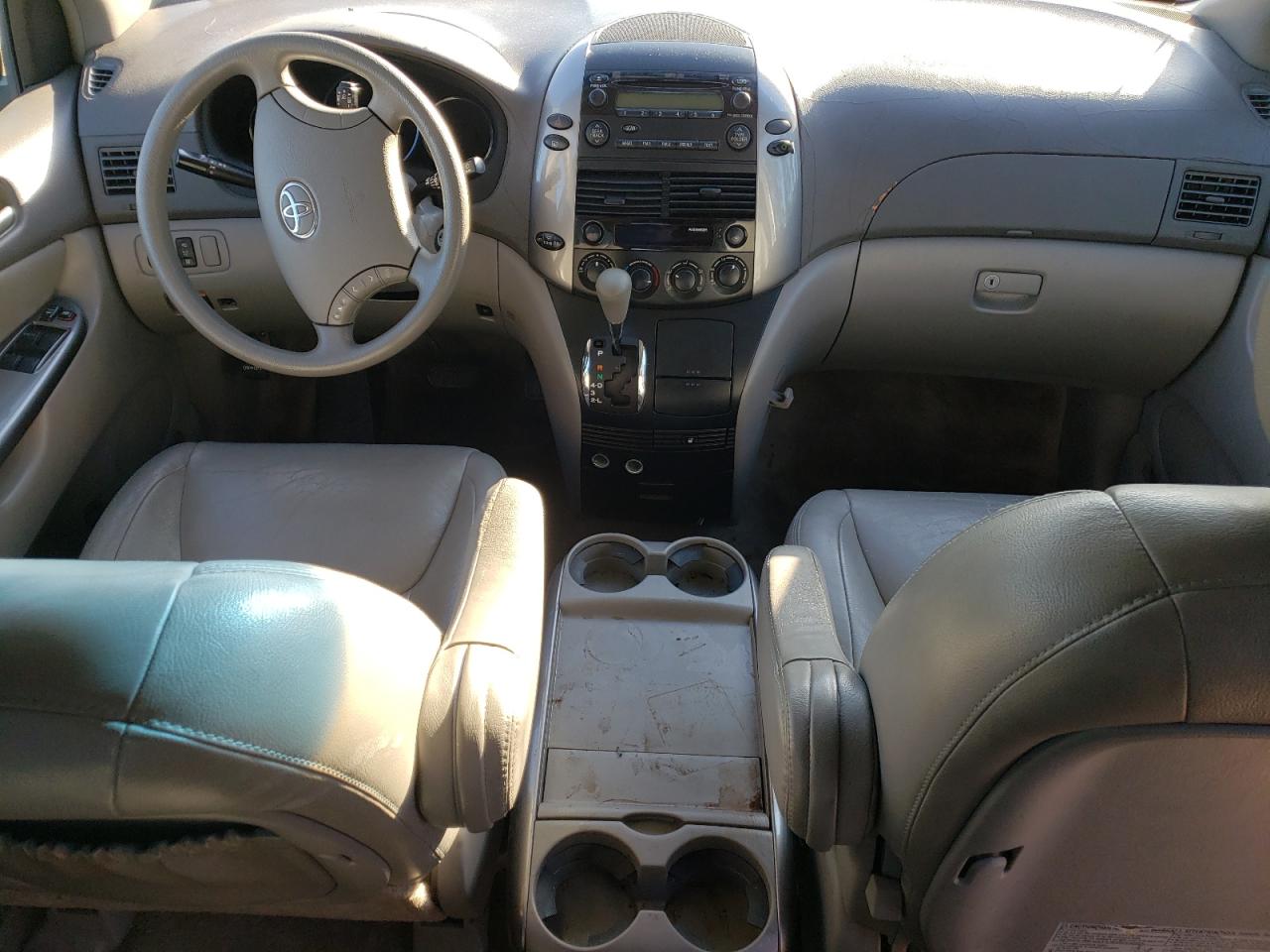 2007 Toyota Sienna VIN 5TDZK23C27S082095 Copart auction photo, rear end damage thumbnail 8